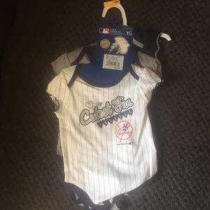 New York yankees oncie set of three size 12months